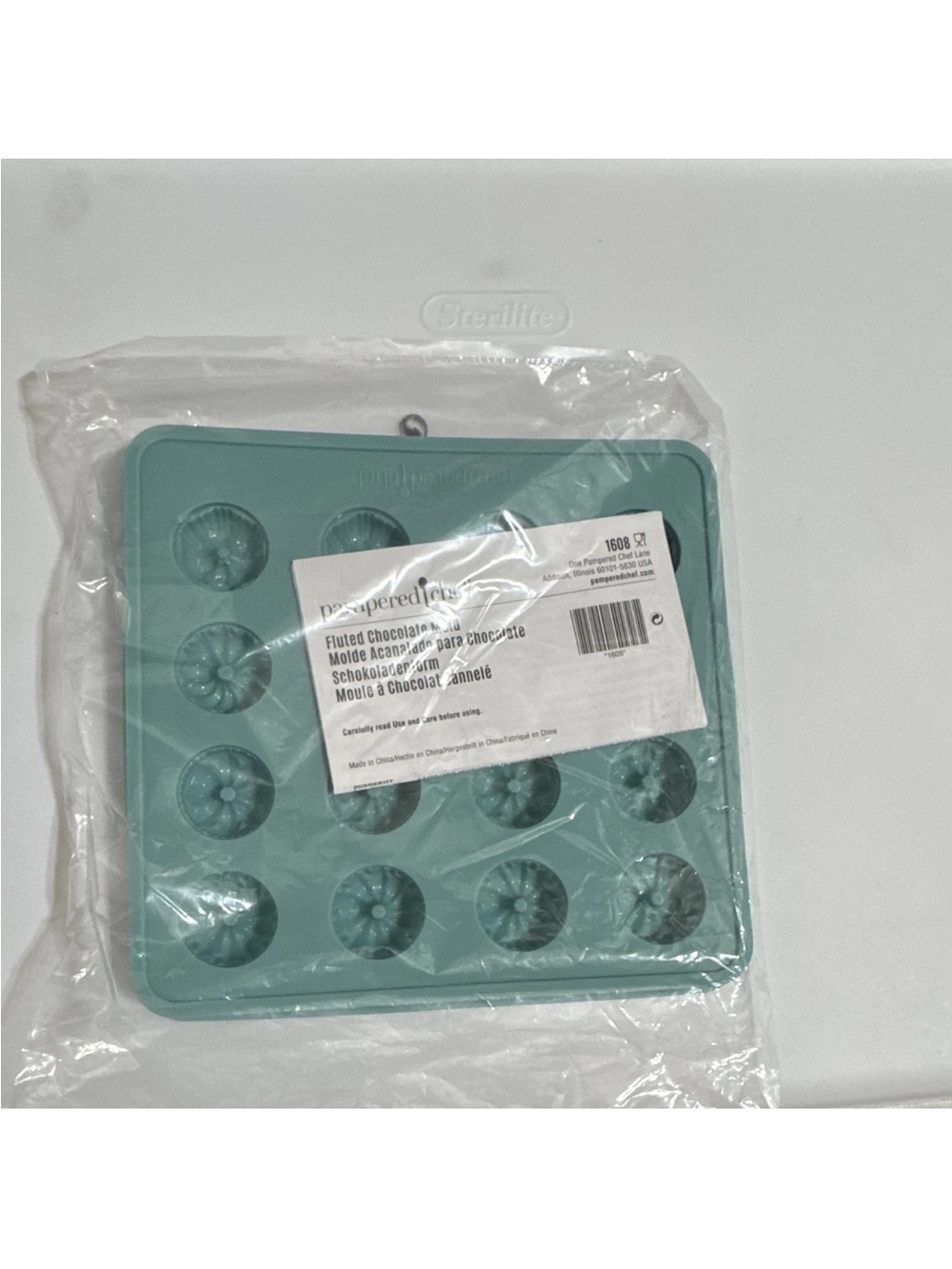Pampered Chef Fluted Chocolate Mold, 12-Hole Plastic Mold Green/Clear, 1608